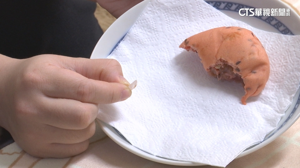 客控麵包吃到壓克力碎片　吳寶春麥方店發聲明歉