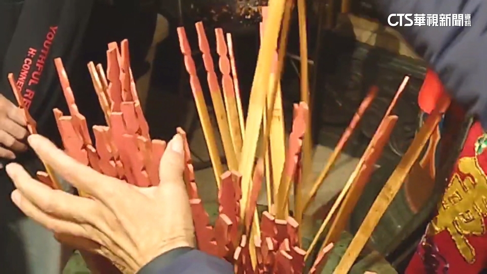 初四接神！鎮瀾宮國運籤抽「中下」　北港朝天宮「中平」