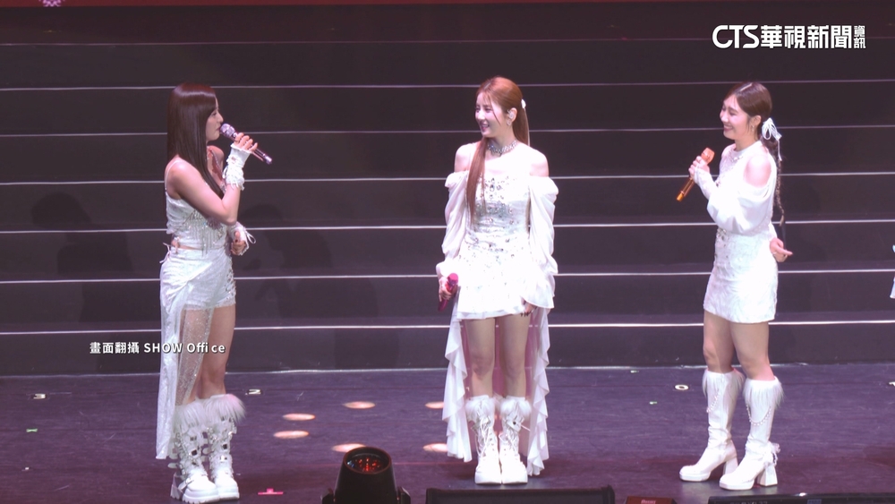 Apink完整體台北開唱　經典歌連發.大秀中文