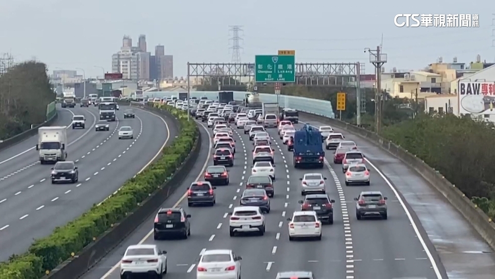 228連假國道疏導措施出爐！每日0至5時暫停收費　首日交通量恐增1.4倍