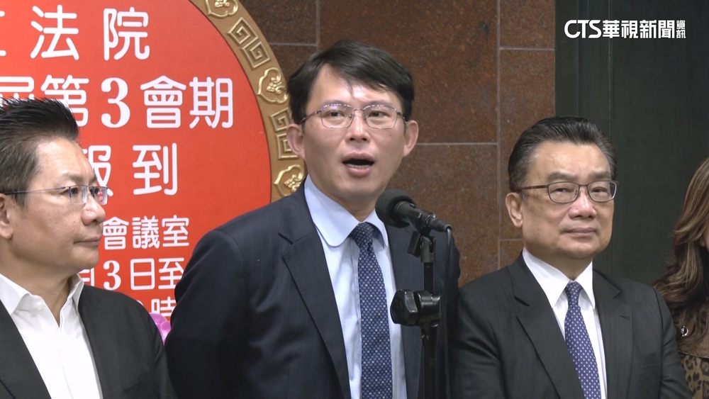 立院新會期今報到　綠甲動備戰.黃國昌率黨團簽到