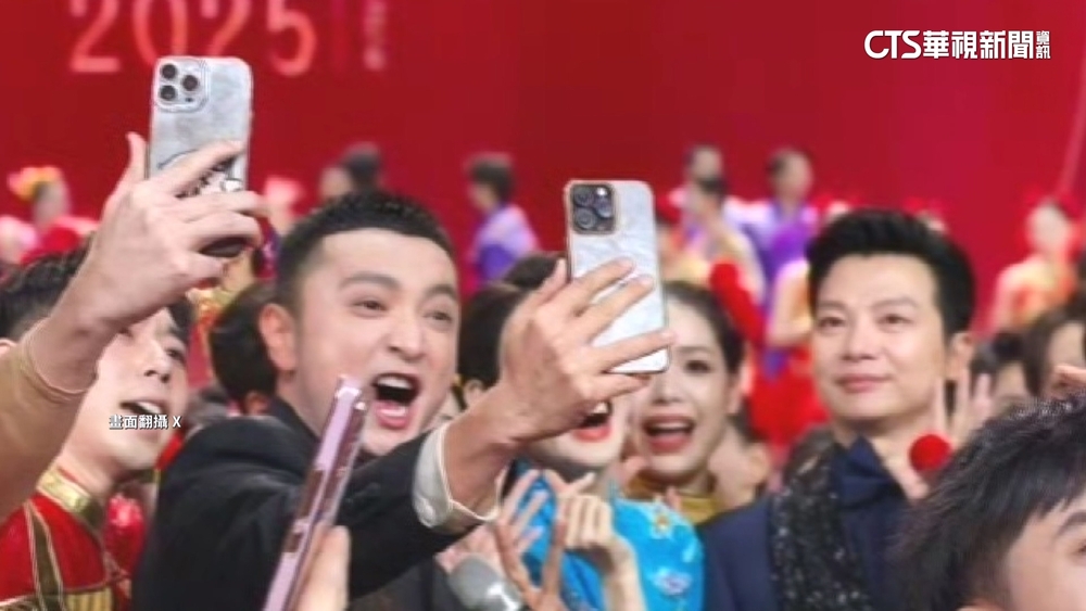 央視春晚主持人用iPhone　中網友崩潰：辱華漢奸