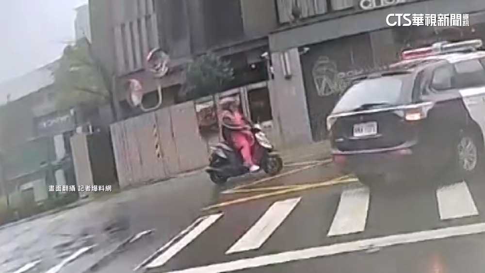 警搶快右轉騎士反應不及自摔　大安分局：聯絡賠償事宜
