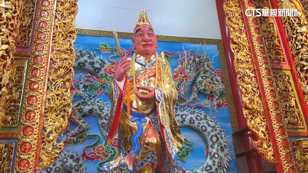 奉天宮濟公廟神明「安金」　大手筆斥資百萬貼金箔