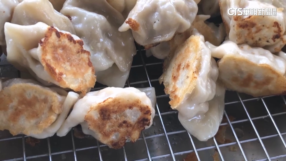 僅為煎餃外皮燒焦　顧客連續多日滋擾店家挨罰