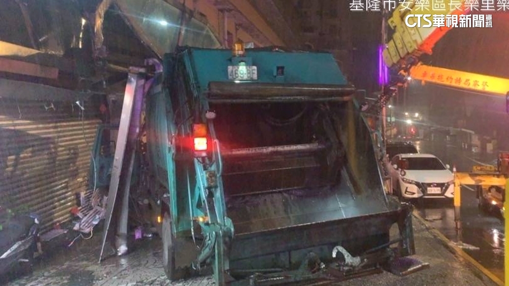 垃圾車油壓剎車失靈　滑行200公尺撞店家幸無人傷