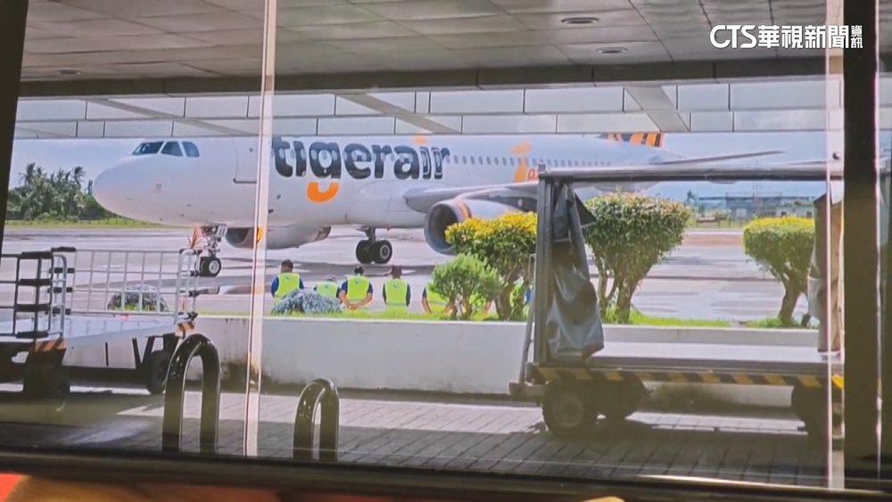 班機疑故障滯長灘島2天　逾百位旅客搭包機回台