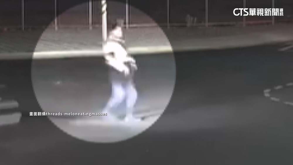 警交通事故蒐證穿越路口　被騎士撞擊小腿骨折