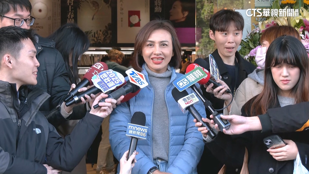 高雄市長初選白熱化？　邱議瑩突現身賴瑞隆新書發表