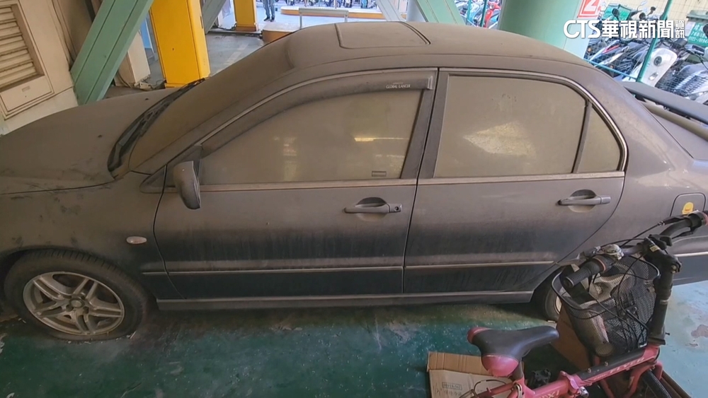 「釘子車」疑私闖圍籬占停車位　公所：移別處保管