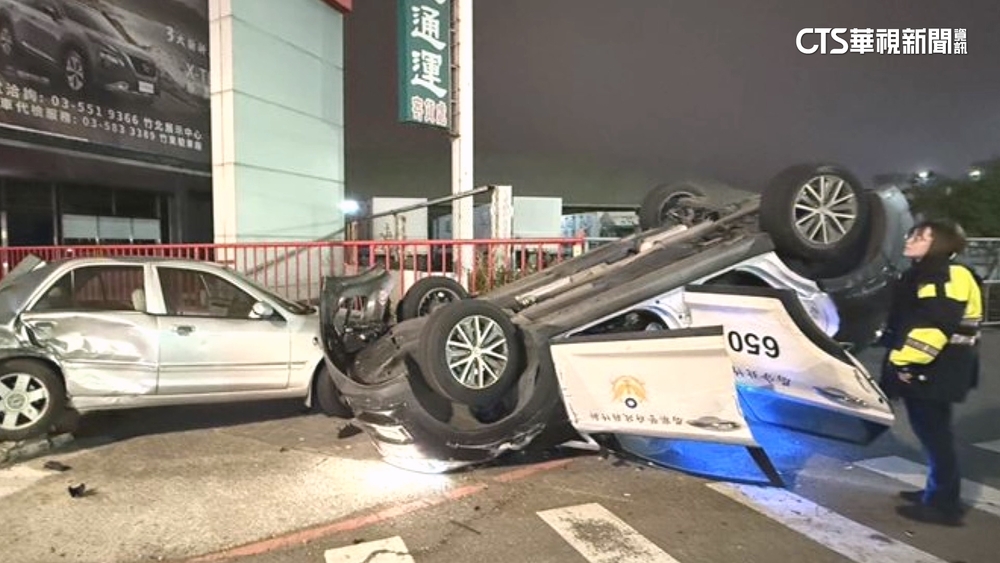 毒品通緝犯拒檢2度衝撞　警車四輪朝天員警掛彩