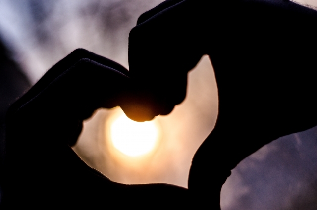 情人節注意！去年1002位國人新染愛滋 25到34歲族群最多