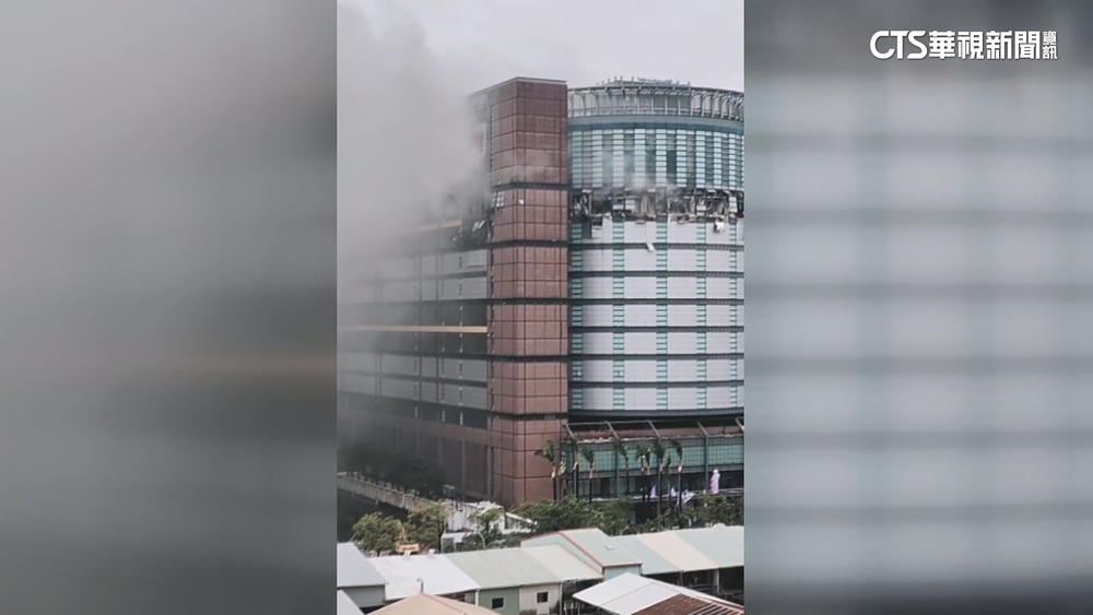 驚悚！台中新光三越氣爆　玻璃.鋼筋被炸飛導致4死