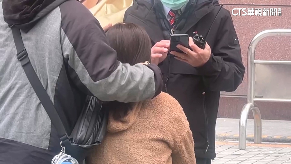 炸成廢墟！　台中新光三越員工哽咽「兩位同事走了」