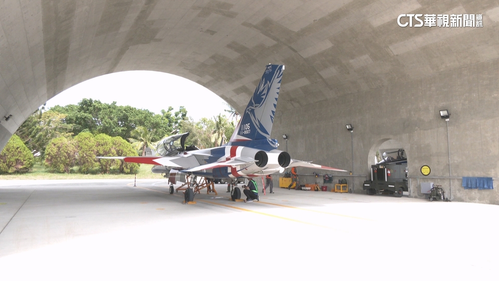 勇鷹首次飛安事故！　剛起飛「雙發動機失效」