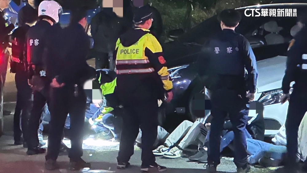 喬債變鬥毆！　警逮13人搜出喪屍煙彈.K他命