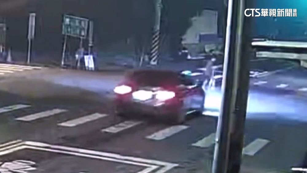 離家200公尺！　嘉義8旬婦疑闖紅燈遭轎車撞飛亡