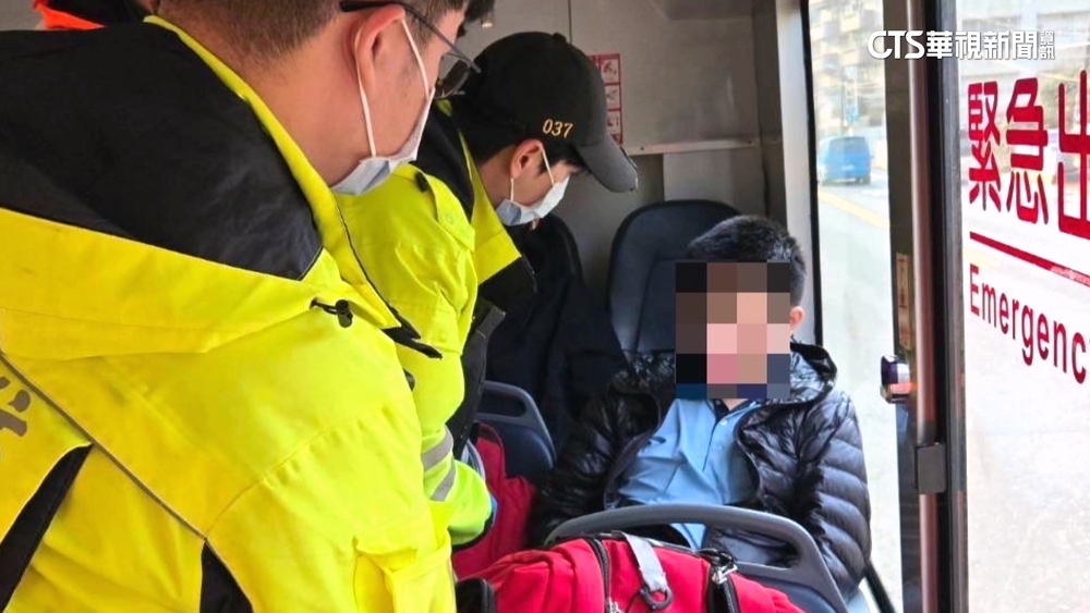 公車上男學生低血糖暈倒　路過海巡緊急救援