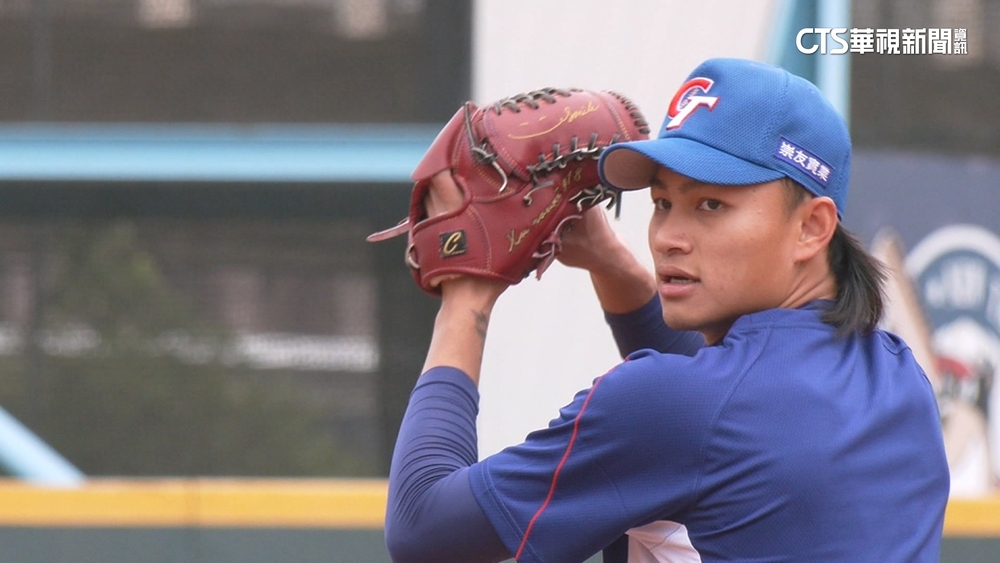 林佳緯飛撲接球撞下顎幸無礙　徐若熙身體不適續觀察