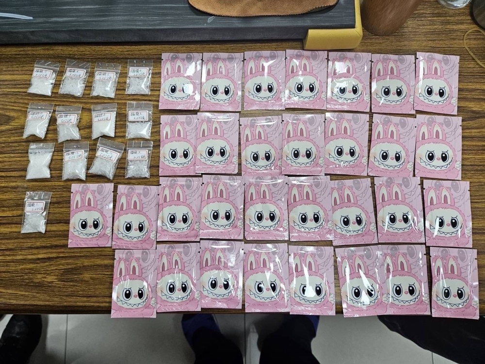 警開到「毒盲盒」　無照男藏泡泡瑪特 LABUBU 毒品咖啡包遭逮