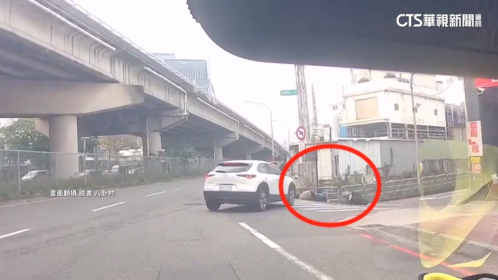 休旅車右轉撞直行機車　女騎士噴飛再撞電桿全身傷