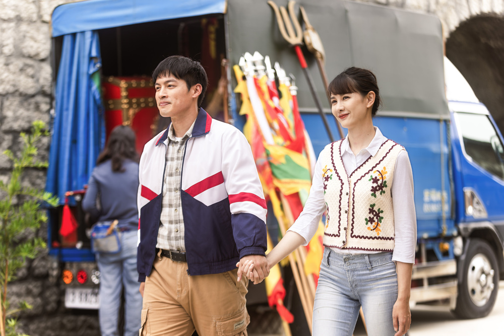 文秀（安心亞飾）為了不讓武雄為難，也為了可以順利完成電影拍攝，向有福（許孟哲飾）提議當她的「假男友」。