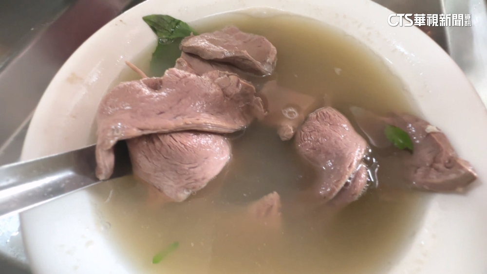 店家獲1星評論　理由：女跟男友吵架「牛肉湯比你暖」