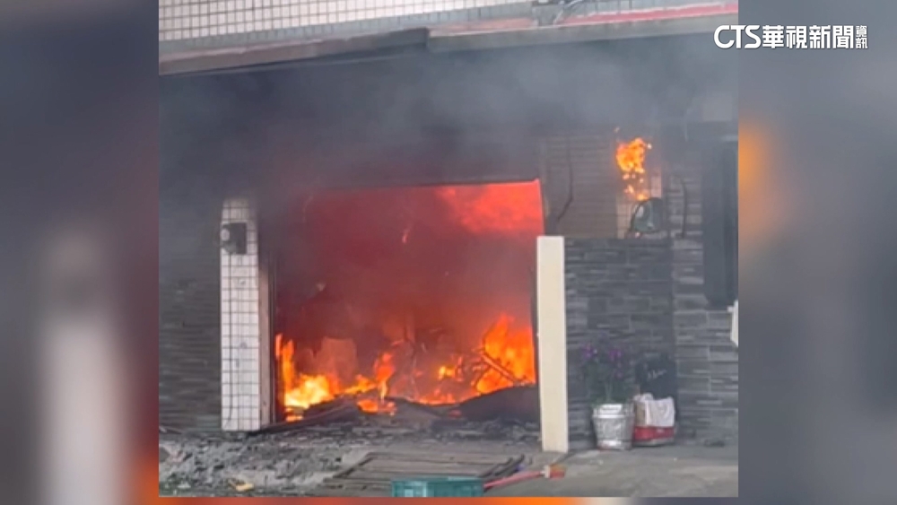 派出所旁民宅疑電動腳踏車自燃　屋主：火燒到樓上