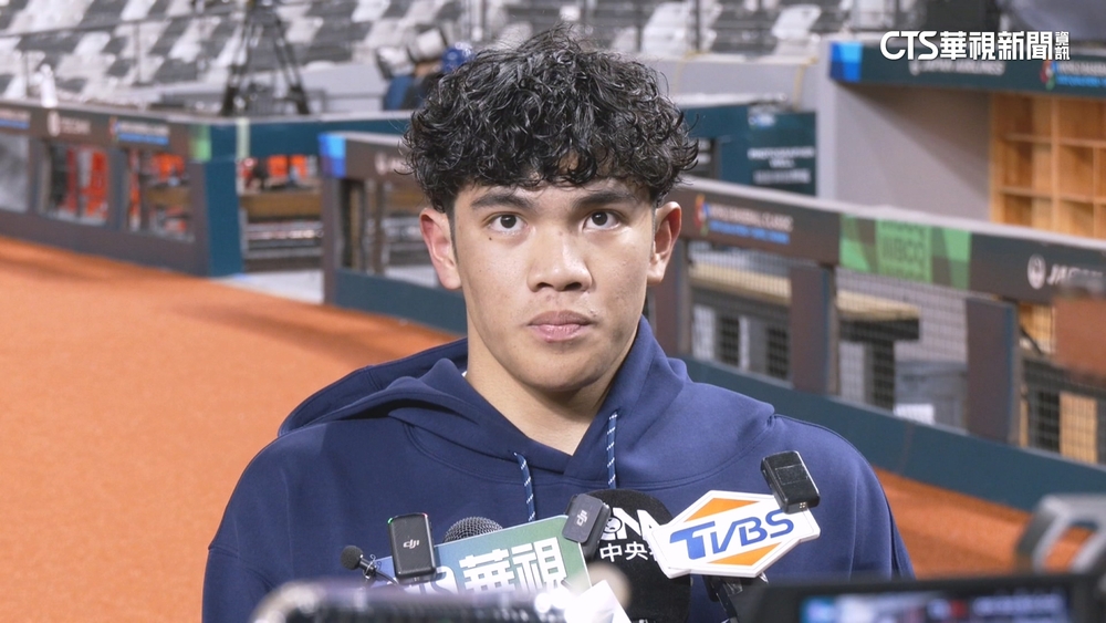 球星小將林維恩隊上開心果　找峮峮合照.模仿柯文哲