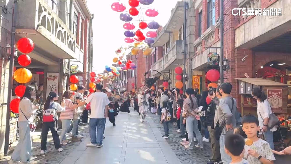 遊客擠清水地熱煮食.泡腳　人車爆量啟停車管制