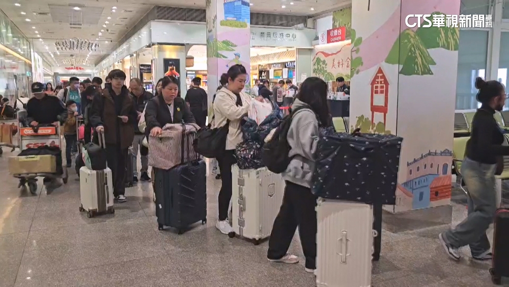 228連假首日！金門「小三通」擠爆　東港往小琉球湧人潮