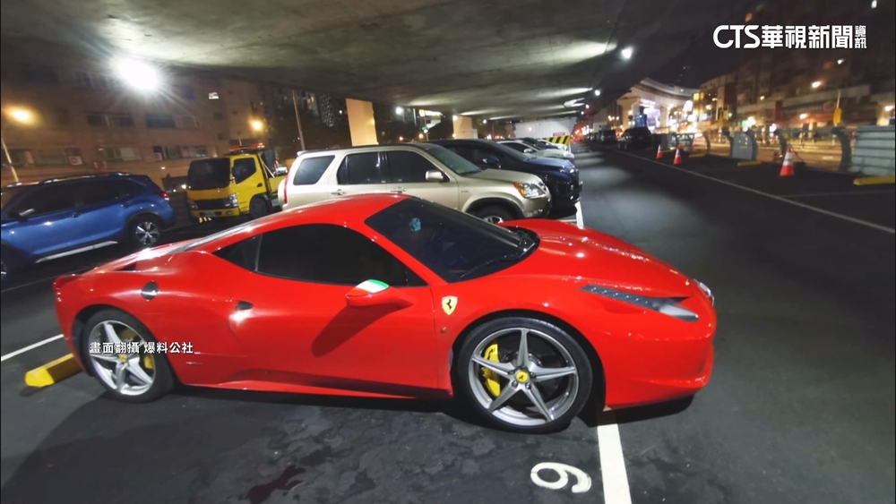 千萬超跑「一車占兩格」惹議　交通局：可依規移置保管