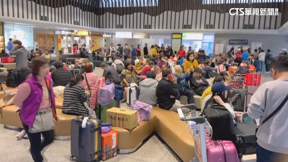 收假日霧鎖金門！　機場暫停起降.小三通停航　千人滯留