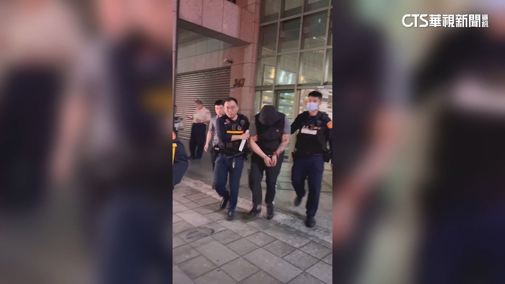 通緝犯拒檢駕車衝撞　警街頭開2槍逮人搜出毒品