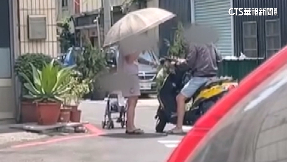 海洛因藏嬰兒車當街販毒　便衣警埋伏逮毒媽