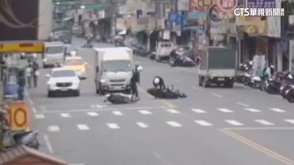 抓違規疑未注意後方！　員警.騎士出「撞」況　雙掛彩