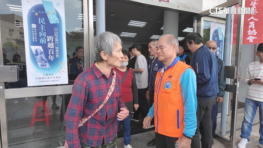 退休師嗆聲遭架走惹議　傅崐萁致歉：不知是葉老師