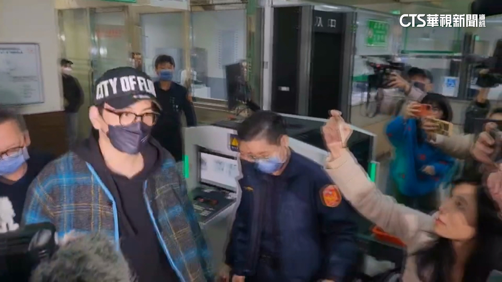 王大陸涉「殺人未遂」　財經網美怒批「別再回來」、中網友改口喊「台灣藝人」