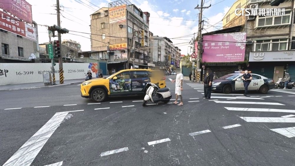 騎士鑽車縫擦撞小黃　連人帶車慘摔幸僅輕傷