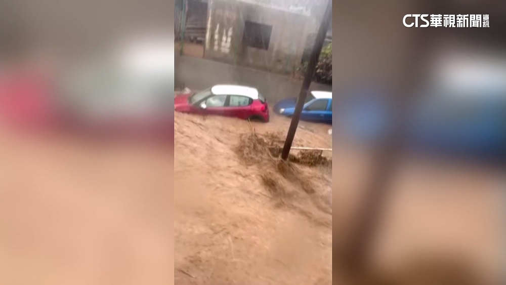 西班牙大加納利島洪水　驚險！　民眾搶救駕駛脫困