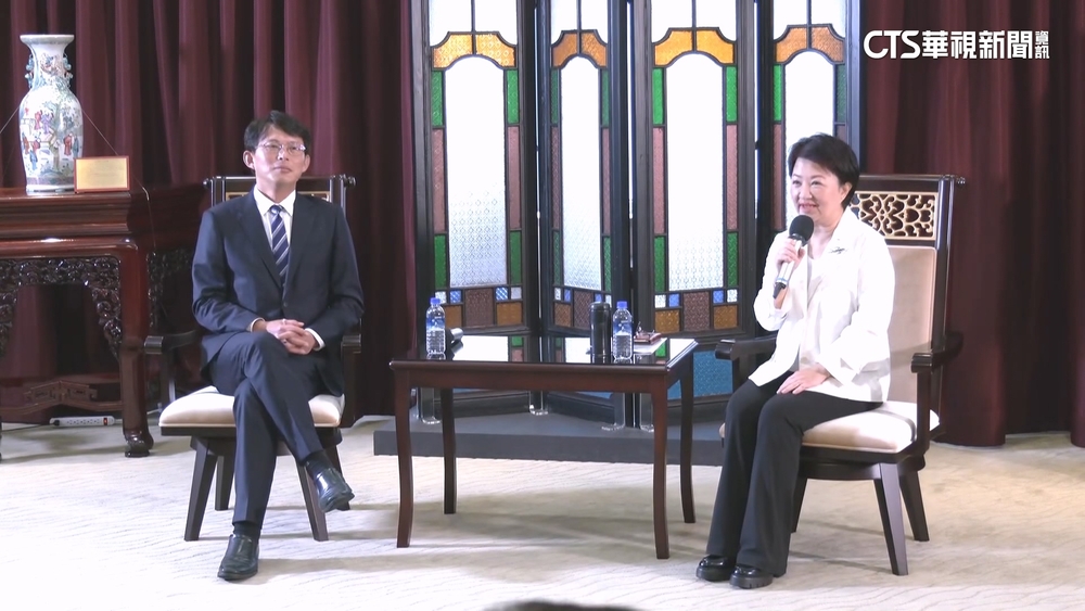 黃國昌率民眾黨團拜會盧秀燕　盧口誤喊：民進黨