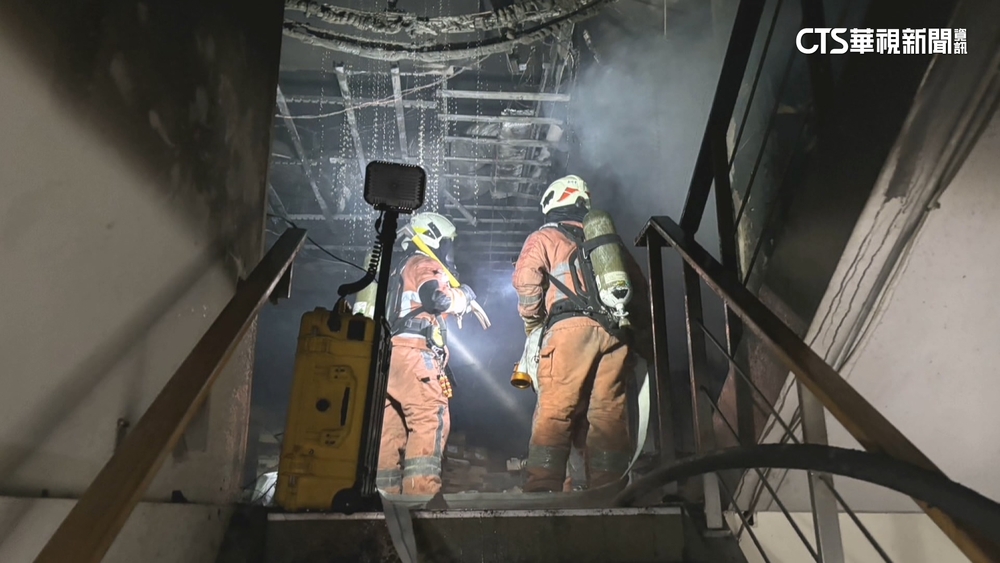 新竹鬧區運動用品店起火　濃煙猛竄幸無人受困