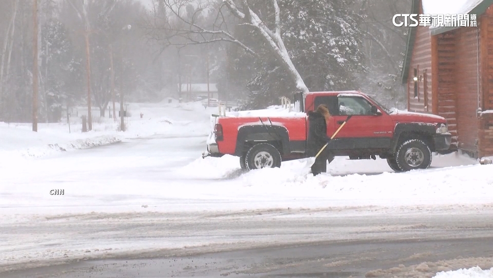 暴風雪侵襲美國！　中西部積雪達60公分高