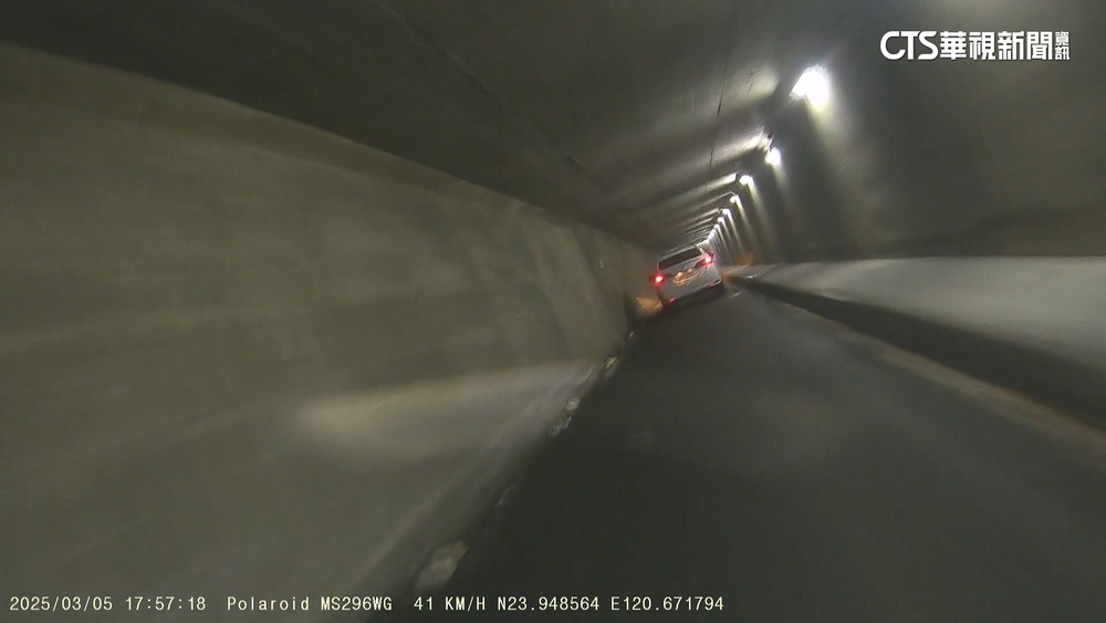 違規肇事想逃！　外送員熱心追車　拍清車牌「助警逮人」