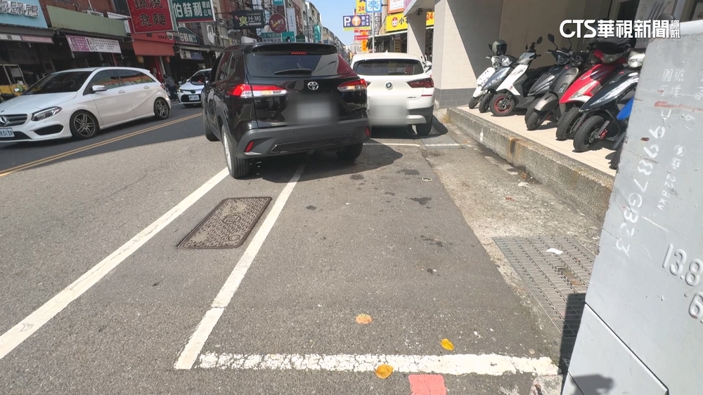 前懸「超出車格」遭開單！駕駛不服　交通局：助撤單