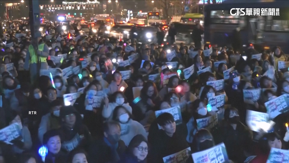南韓總統尹錫悅獲釋　首爾市中心反尹群眾抗議