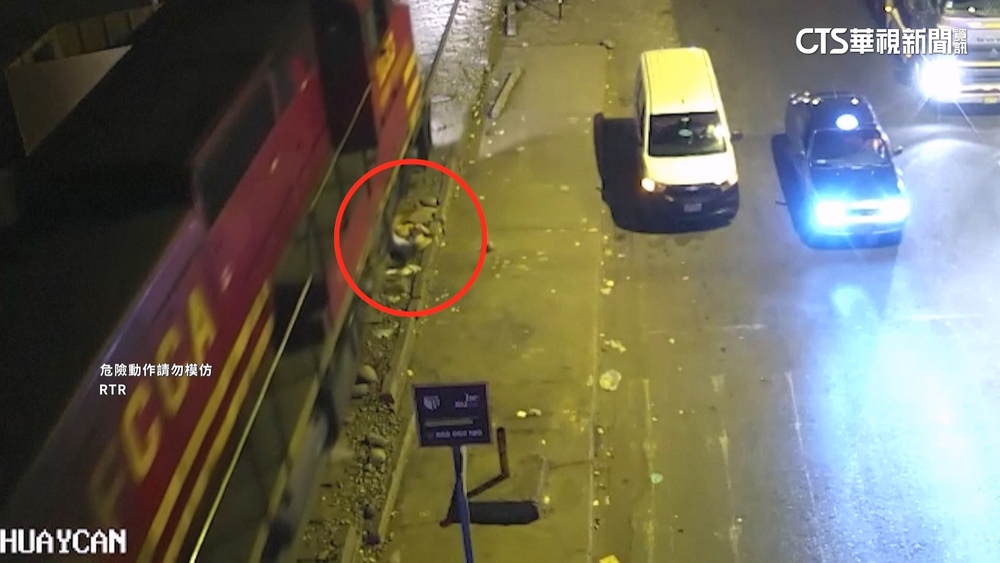 秘魯男酒醉躺鐵軌　火車輾壓幸輕傷無大礙！