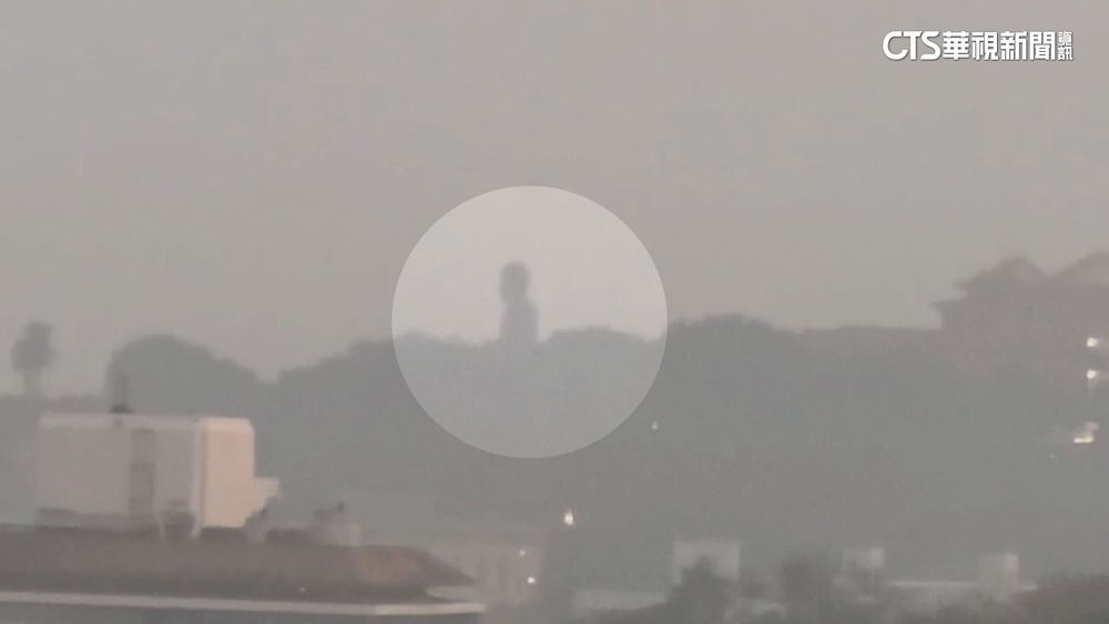 彰化境內空污紅色警戒！　八卦山大佛慘變「灰佛」
