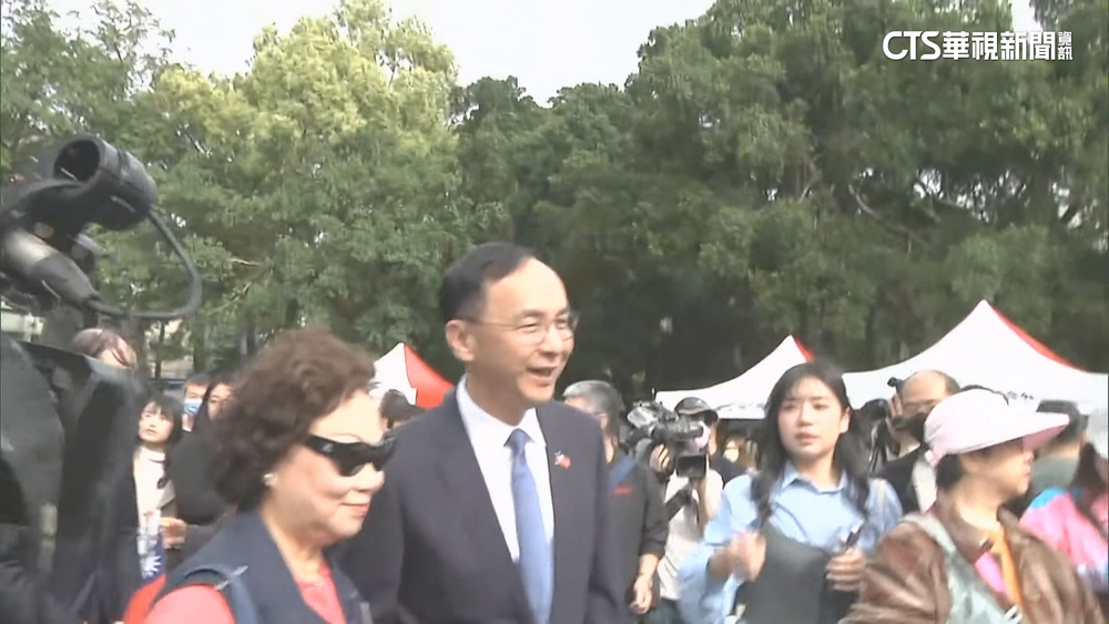 孫中山逝世100週年　朱立倫獻花致敬遭嗆「下台」