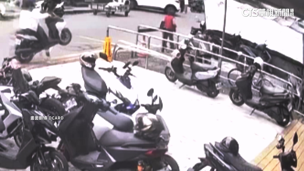 騎士催油門「翹孤輪」失控撞婦　警：涉危險駕駛最高罰3萬6